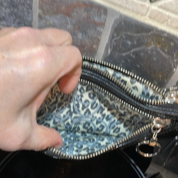 Preloved Coach Poppy Patent Leather wristlet/hand bag cheetah print inside - Picture 10 of 12